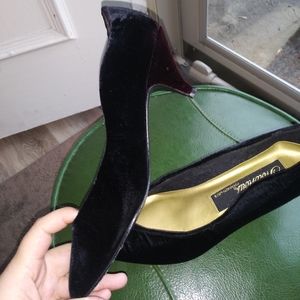 *new listing* 80s Velvet Vintage Kitten Heels 👠